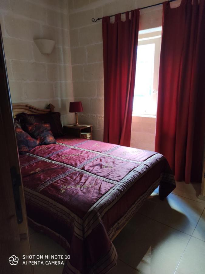 Seafront Two Bedroomed Apartment In Marsalforn Kültér fotó