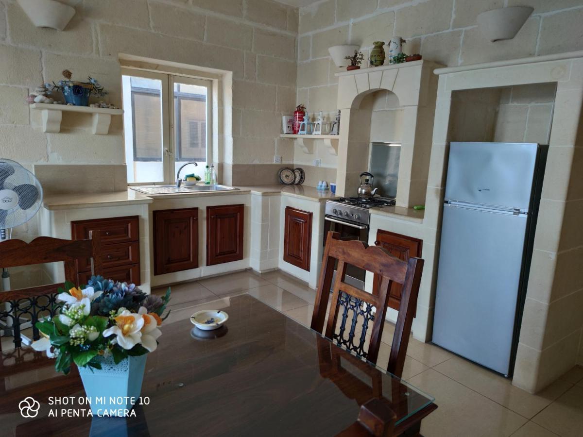 Seafront Two Bedroomed Apartment In Marsalforn Kültér fotó