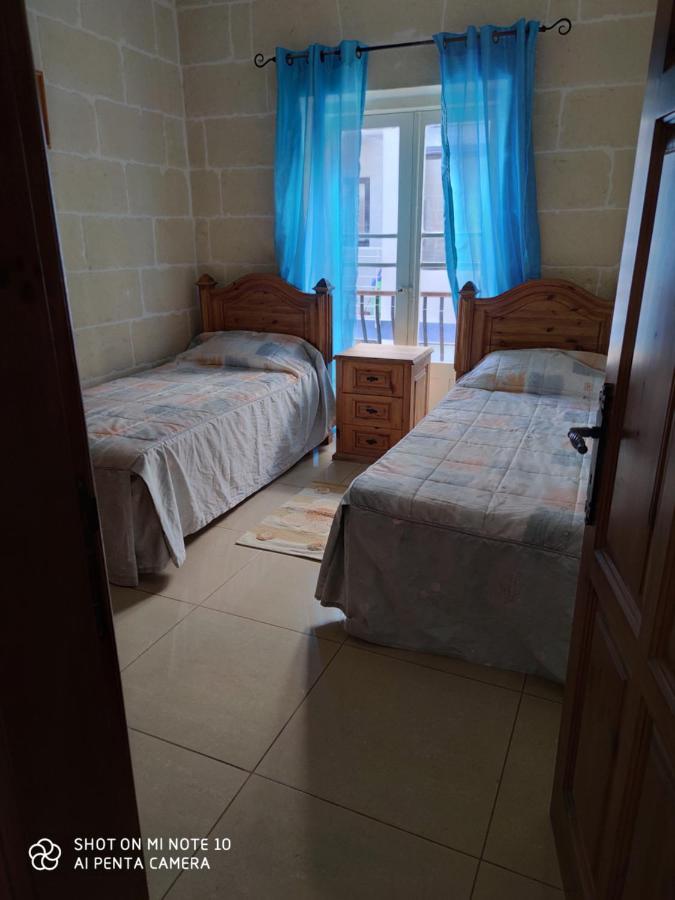 Seafront Two Bedroomed Apartment In Marsalforn Kültér fotó